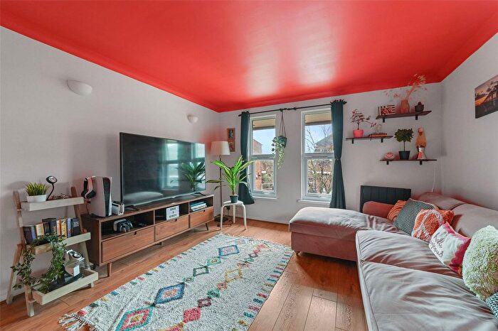 2 Bedroom Flat For Sale In Leabank Square, Hackney, E9