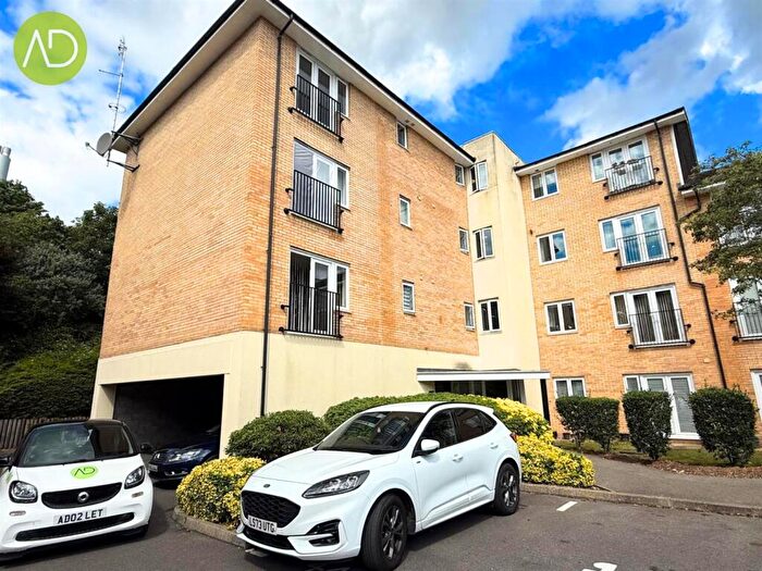 2 Bedroom Apartment To Rent In Waterfall Close, Hoddesdon, EN11