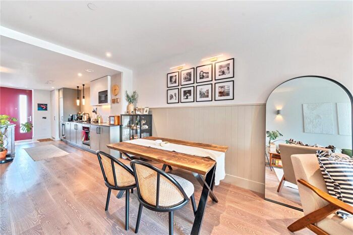 2 Bedroom Apartment For Sale In Windsor Square, Woolwich, London, SE18