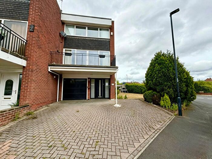 3 Bedroom End Of Terrace House For Sale In Fairway Close, Newcastle Upon Tyne, Tyne And Wear, NE3