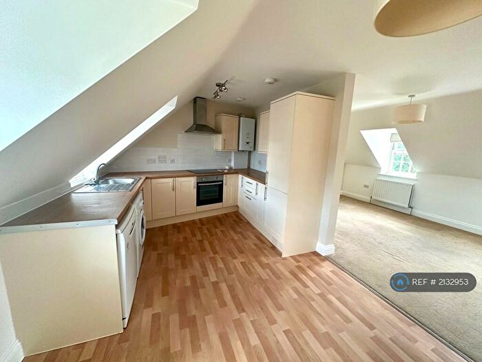 2 Bedroom Flat To Rent In High Street, Windsor, SL4
