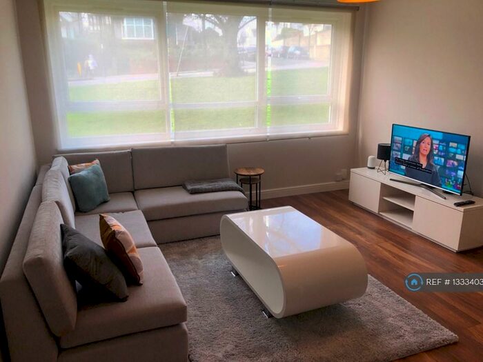 2 Bedroom Flat To Rent In Dorrington Court, London, SE25