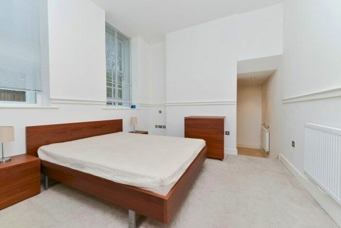 2 Bedroom Flat To Rent In Marianne Close, London, SE5