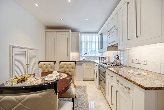 2 Bedroom Flat For Sale In `Rodney Court, Little Venice, London, W9