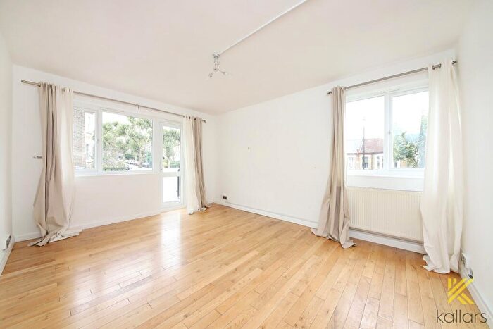 3 Bedroom Flat To Rent In Wells House, Sandbourne Road, Brockley, London, SE4