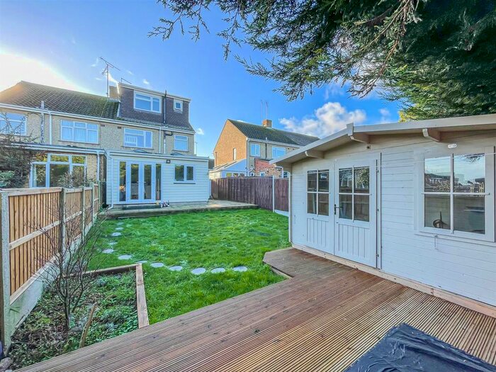 4 Bedroom Semi-Detached House For Sale In Bramfield Road West, Rayleigh, SS6