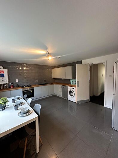 6 Bedroom Semi Detached House To Rent In Bedroom Student House- Denison Court, NG7