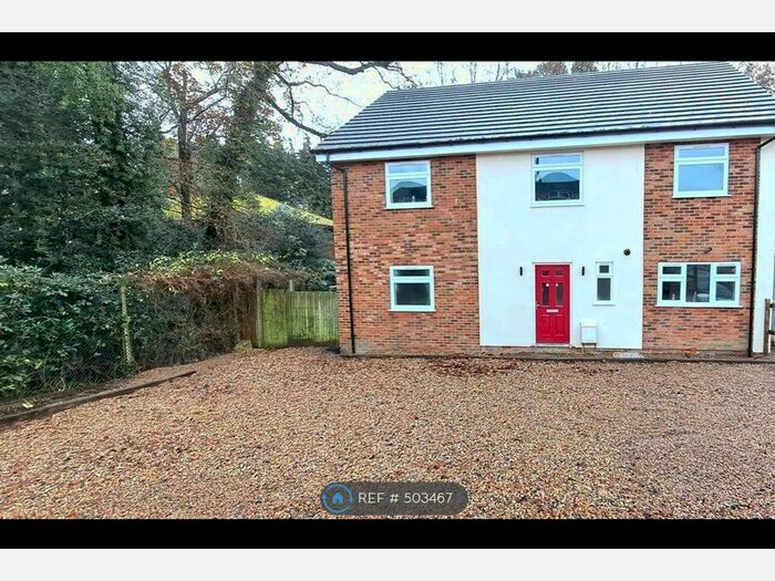 6 Bedroom Detached House To Rent In Dukes Ride, Crowthorne, RG45
