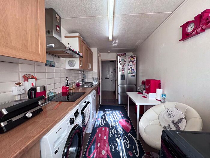 2 Bedroom Flat For Sale In Griffin Road, London, N17