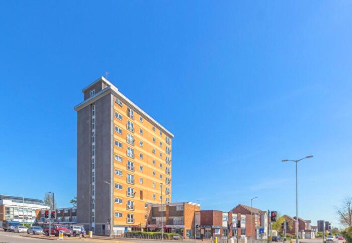 2 Bedroom Apartment To Rent In Ravenscroft, Broxbourne, EN10