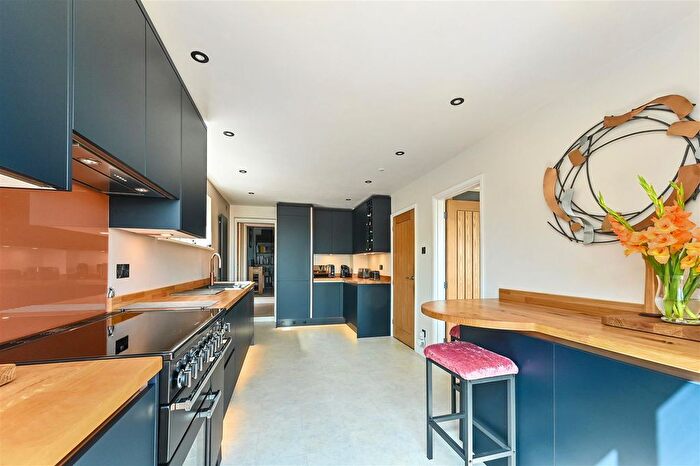 4 Bedroom Detached House For Sale In London Road, Rake, Liss, GU33