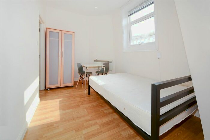 1 Bedroom Flat To Rent In Castletown Road, West Kensington, W14