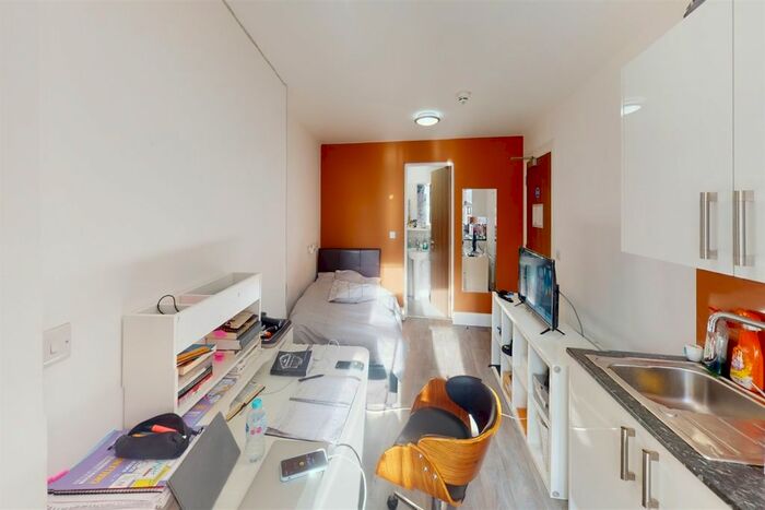 1 Bedroom Flat To Rent In Flat, Express Building, NG1