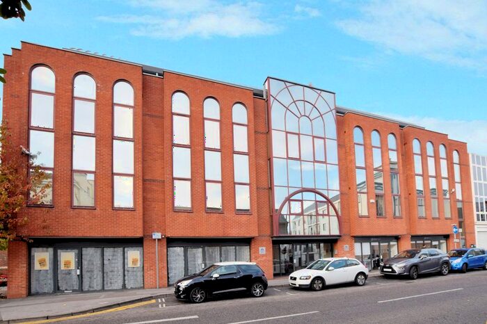 1 Bedroom Flat To Rent In Chiltern House, King Street, Watford, Hertfordshire, WD18