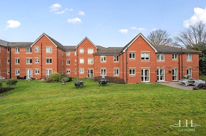 1 Bedroom Flat For Sale In Draper Court, Hornchurch, RM12