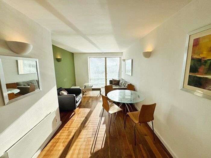 2 Bedroom Flat To Rent In Riverside Way, Leeds, West Yorkshire, LS1