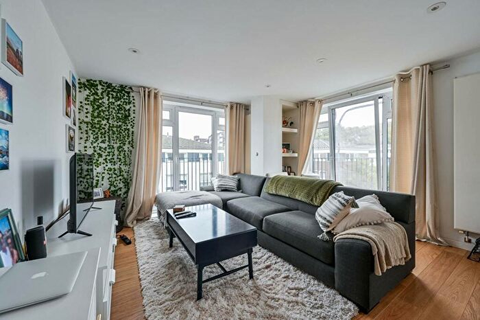 2 Bedroom Flat To Rent In Bacon Street, Shoreditch, London, E2