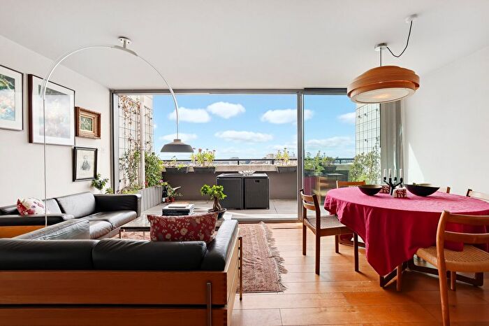 2 Bedroom Flat For Sale In Luxborough Street, London, W1U