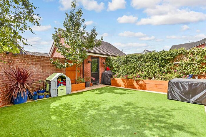 3 Bedroom Detached House For Sale In Batten Walk, Maidstone, Kent, ME17