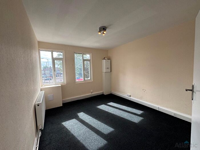 2 Bedroom Flat To Rent In Cambridge Terrace, Bury Street West, N9