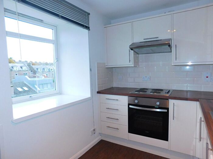 2 Bedroom Flat To Rent In Whitehall Place, Rosemount, Aberdeen, AB25