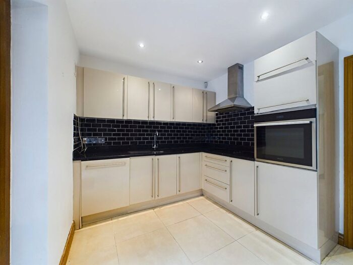 1 Bedroom Flat To Rent In Henley Road, Maidenhead, Berkshire, SL6