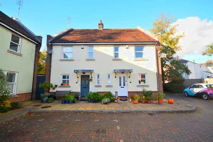 3 Bedroom Semi-Detached House To Rent In Wheelwrights Close, Arundel, BN18