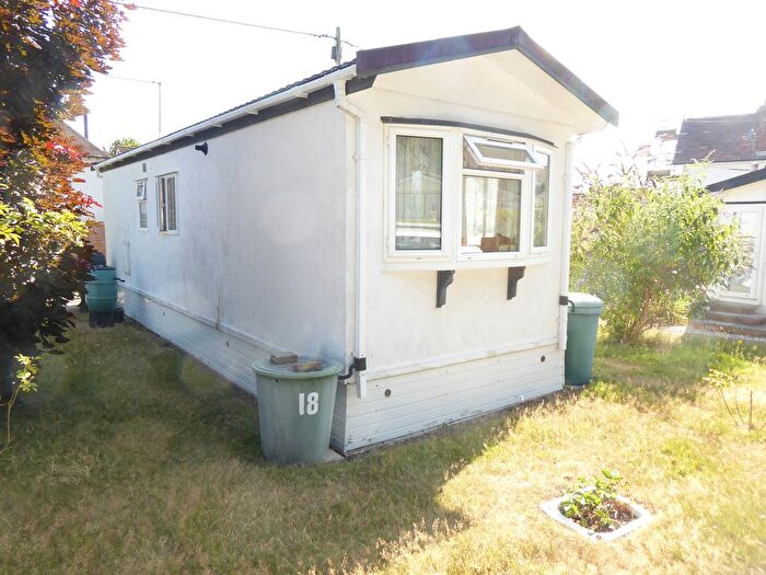 1 Bedroom Mobile/park Home For Sale In The Oaks, Longmoor Road, Greatham, Liss, GU35