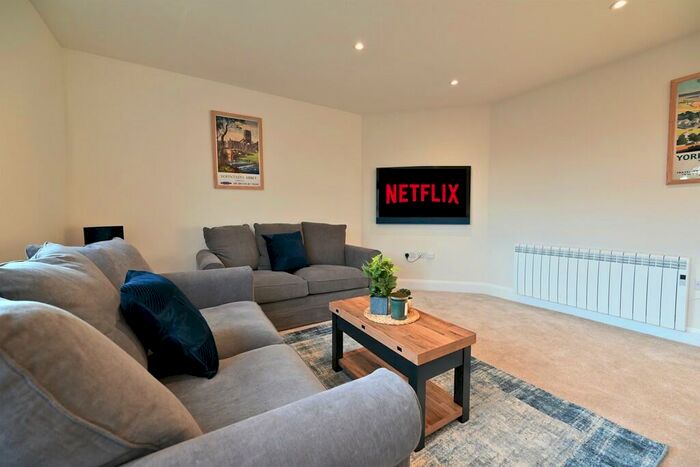 2 Bedroom Apartment To Rent In Market Place South, Ripon, HG4