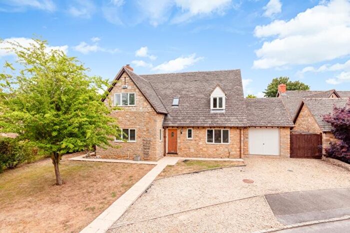 4 Bedroom Detached House To Rent In The Chestnuts, Kirtlington, OX5