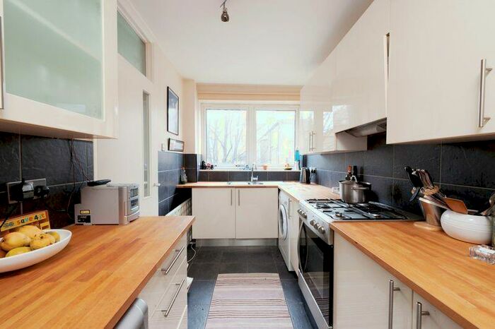 2 Bedroom Apartment To Rent In Albert Bridge Road, Battersea -, SW11