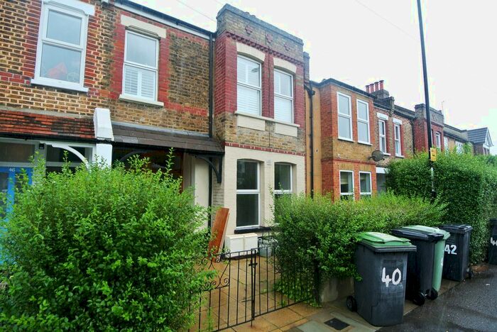 2 Bedroom Flat To Rent In Holdenby Road, London, SE4