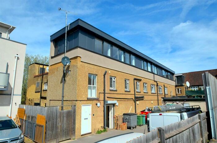 1 Bedroom Apartment To Rent In Central Road, Worcester Park, KT4