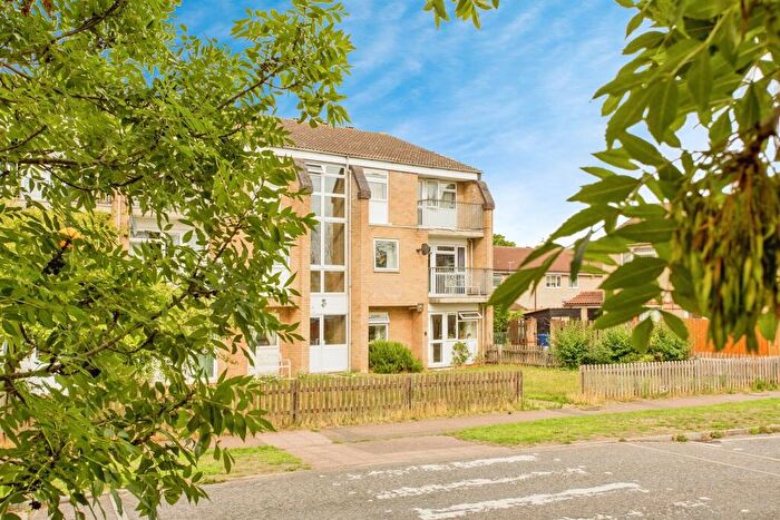 2 Bedroom Flat For Sale In George Lambton Avenue, Newmarket, CB8