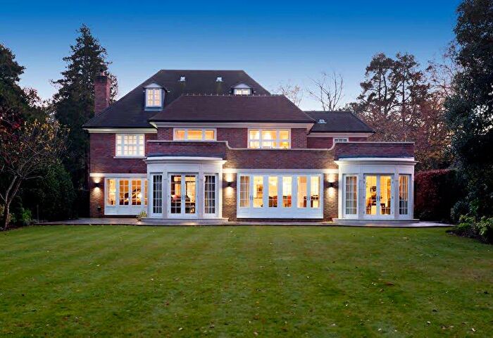 6 Bedroom Detached House For Sale In Onslow Road, Burwood Park, KT12