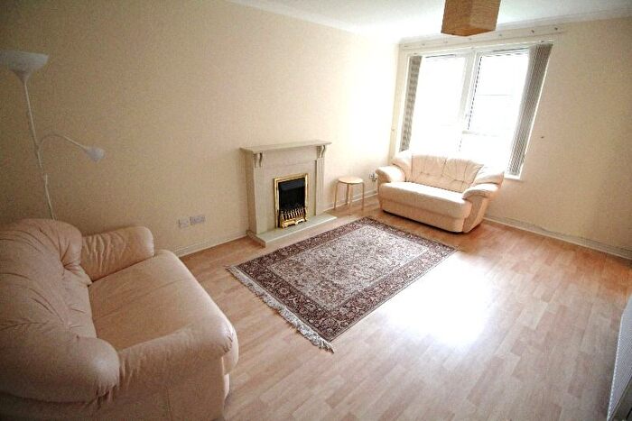 2 Bedroom Flat To Rent In Dicksonfield, Leith Walk, Edinburgh, EH7
