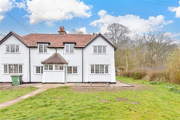 3 Bedroom Semi-Detached House For Sale In Cranbrook Road, Staplehurst, Kent, TN12