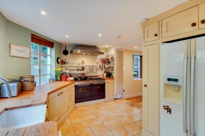 3 Bedroom Flat To Rent In Crooked Billet, Wimbledon, SW19