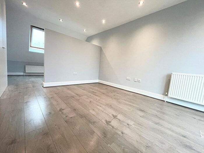 1 Bedroom Flat To Rent In Victoria Road, NW7