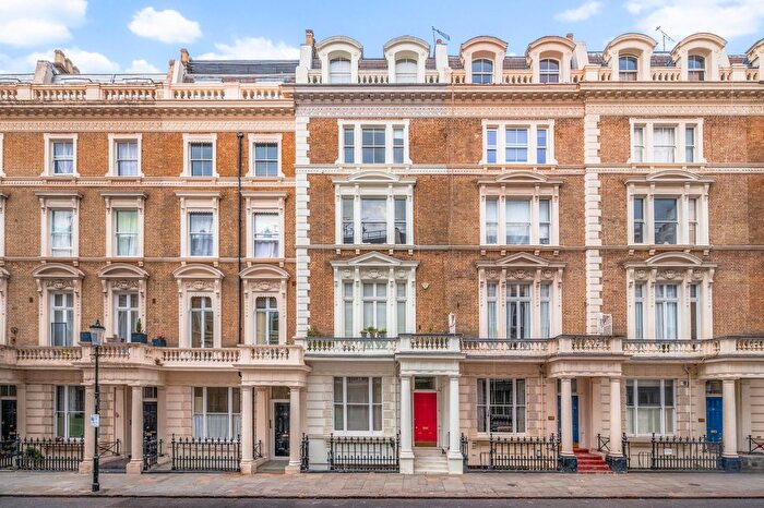 2 Bedroom Flat For Sale In Clanricade Gardens, W2