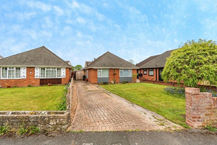 3 Bedroom Bungalow For Sale In Barnsfield Crescent, Totton, Southampton, Hampshire, SO40