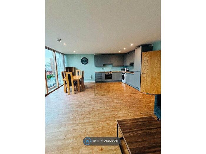 2 Bedroom Flat To Rent In Warwickgate House, Old Trafford, Manchester, M16