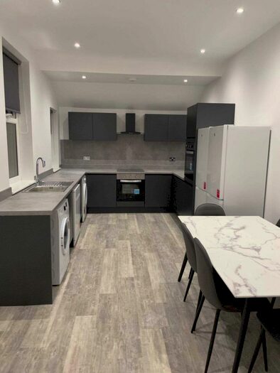 6 Bedroom Semi-Detached House To Rent In Furness Road, Manchester, M14