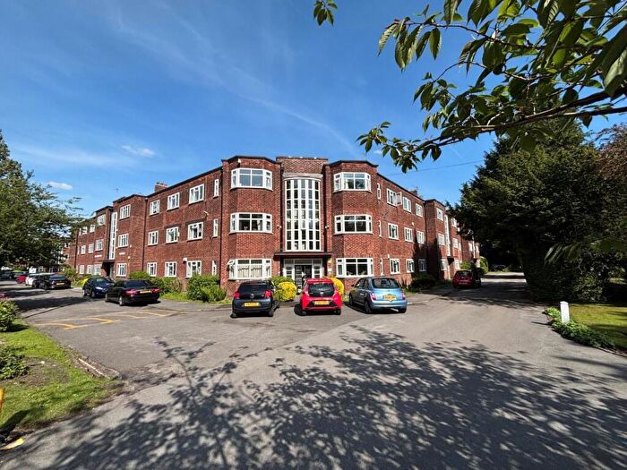 2 Bedroom Flat For Sale In Wilmslow Road, Manchester, M20