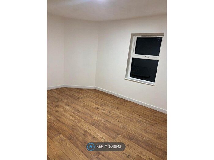 2 Bedroom Flat To Rent In New Bradwell, Milton Keynes, MK13
