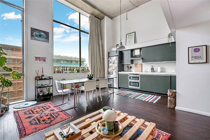 2 Bedroom Flat To Rent In Kingsland Road, London, E8