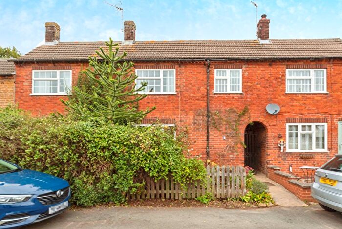 3 Bedroom Terraced House For Sale In South Parade, Caythorpe, Grantham, NG32