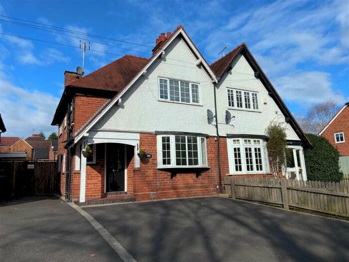 3 Bedroom Semi-Detached House To Rent In New Road, Henley In Arden, B95