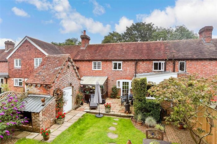 2 Bedroom Property For Sale In Wellers Town Road, Chiddingstone, Edenbridge, Kent, TN8