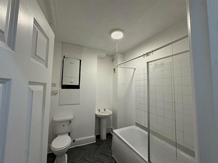 2 Bedroom Flat To Rent In Available Now!, BN22